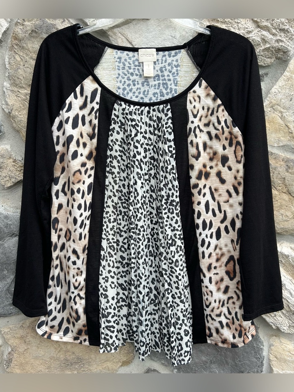 Chicos Top Size 1 (Medium) Mixed Media Exotic Animal Print Casual Elevated Basic
